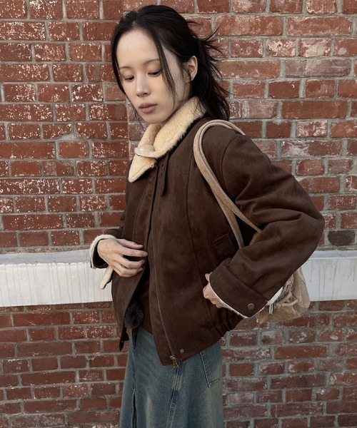 UNE MANSION（ユヌマンション）の「【ハイネック＆襟ありを楽しめる2way仕様】ふわふわインナームートンブルゾン/フライトジャケット（ブルゾン・レディース・ベージュ/ブラウン/キャメル・FREE）」の9枚目の写真