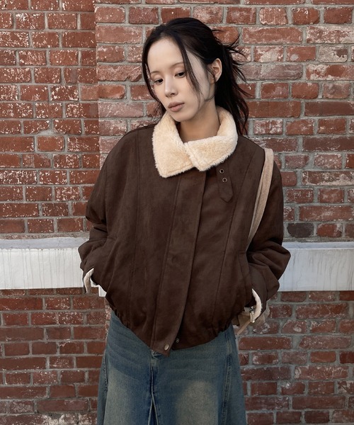 UNE MANSION（ユヌマンション）の「【ハイネック＆襟ありを楽しめる2way仕様】ふわふわインナームートンブルゾン/フライトジャケット（ブルゾン・レディース・ベージュ/ブラウン/キャメル・FREE）」の8枚目の写真