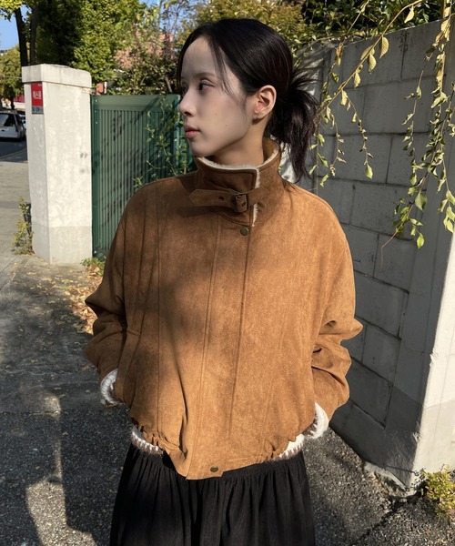 UNE MANSION（ユヌマンション）の「【ハイネック＆襟ありを楽しめる2way仕様】ふわふわインナームートンブルゾン/フライトジャケット（ブルゾン・レディース・ベージュ/ブラウン/キャメル・FREE）」の17枚目の写真