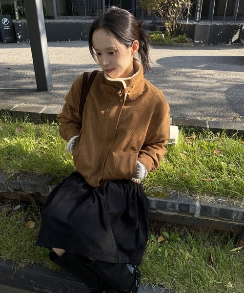 UNE MANSION（ユヌマンション）の「【ハイネック＆襟ありを楽しめる2way仕様】ふわふわインナームートンブルゾン/フライトジャケット（ブルゾン・レディース・ベージュ/ブラウン/キャメル・FREE）」の19枚目の写真