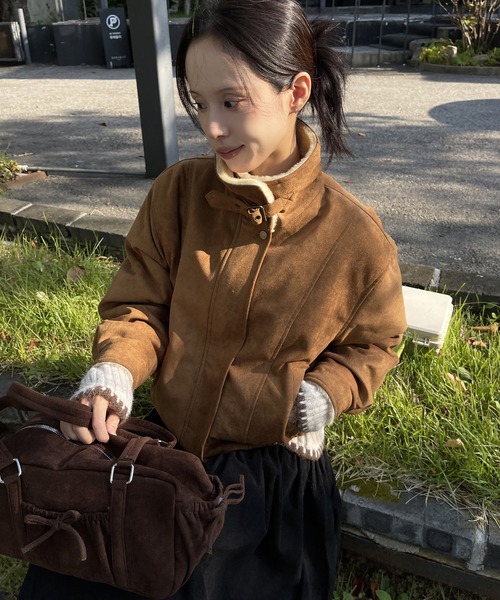 UNE MANSION（ユヌマンション）の「【ハイネック＆襟ありを楽しめる2way仕様】ふわふわインナームートンブルゾン/フライトジャケット（ブルゾン・レディース・ベージュ/ブラウン/キャメル・FREE）」の21枚目の写真