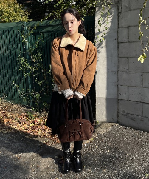 UNE MANSION（ユヌマンション）の「【ハイネック＆襟ありを楽しめる2way仕様】ふわふわインナームートンブルゾン/フライトジャケット（ブルゾン・レディース・ベージュ/ブラウン/キャメル・FREE）」の22枚目の写真