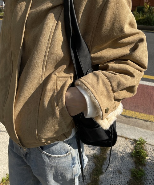 UNE MANSION（ユヌマンション）の「【ハイネック＆襟ありを楽しめる2way仕様】ふわふわインナームートンブルゾン/フライトジャケット（ブルゾン・レディース・ベージュ/ブラウン/キャメル・FREE）」の7枚目の写真