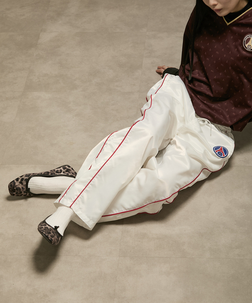 PARIS SAINT-GERMAIN（パリサンジェルマン）の「【Paris Saint-Germain / パリ・サン＝ジェルマン】JP Iconic Satin Pants（その他パンツ・メンズ・ホワイト/ネイビー・MEDIUM/LARGE）」の11枚目の写真