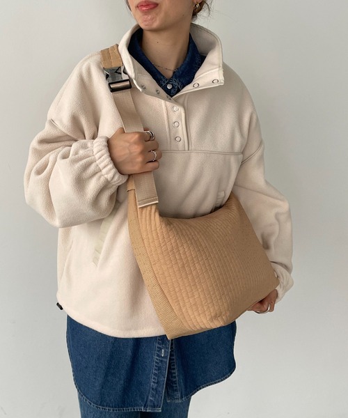 210nouve（トゥージュヌーブ）の「ナイロン ステッチ ショルダーバッグ（ショルダーバッグ・レディース・ブラック/カーキ/ブラウン/ベージュ・FREE）」の4枚目の写真
