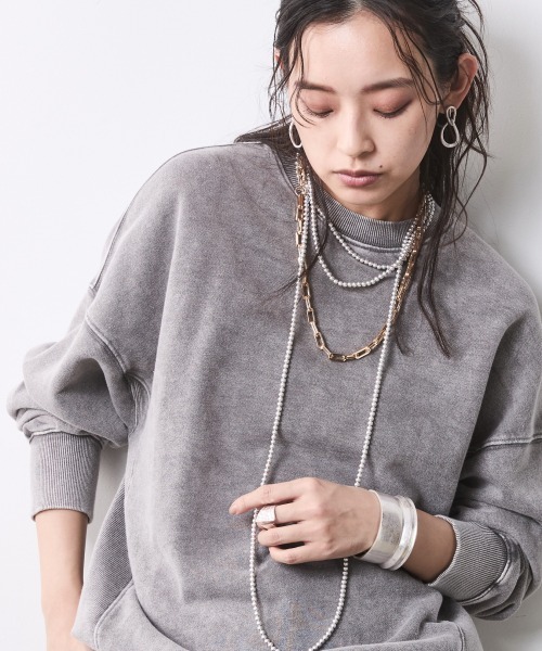 CHIC STYLE(シックスタイル)の「硫化染ビッグシルエットスウェット<大きいサイズ有>シックスタイル(スウェット・レディース・チャコール/グレー系・M/L/LL/3L/4L/5L)」の1枚目の写真