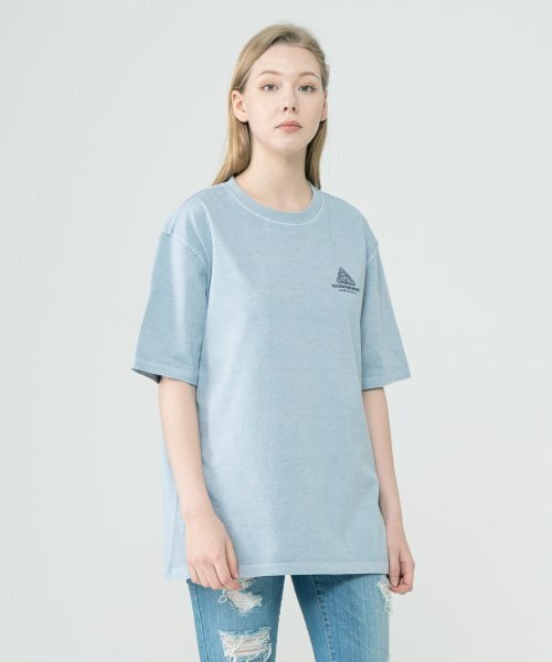 ICONOGRAPHY(アイコノグラフィー)の「PIGMENT SILICONE VOLUME PRINT WHERE ARTIST RSBL(Tシャツ/カットソー・レディース・スカイブルー・LARGE/MEDIUM)」の3枚目の写真