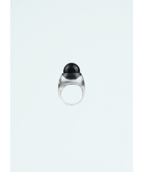 LOWOOL（ロウル）の「Black frog eye ring（リング・レディース・その他・10号/15号/6号）」の2枚目の写真