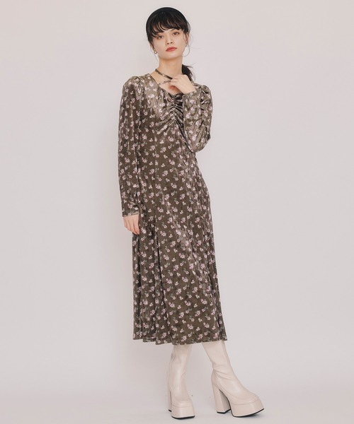 REDYAZEL（レディアゼル）の「クロスリボンフラワーベロアロングワンピース（ワンピース・レディース・ネイビー/ベージュ/ブラウン・FREE）」の19枚目の写真