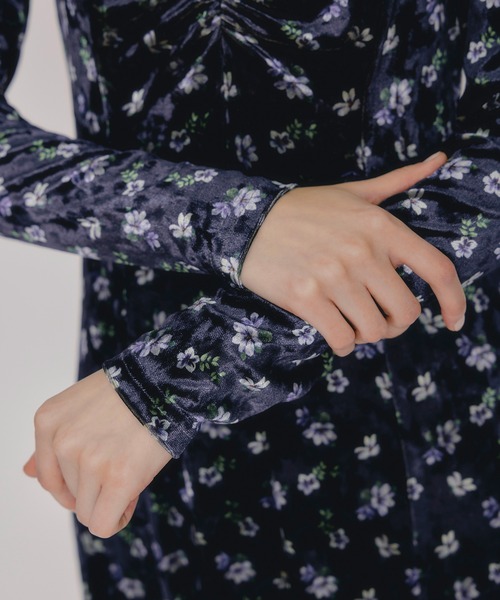 REDYAZEL（レディアゼル）の「クロスリボンフラワーベロアロングワンピース（ワンピース・レディース・ネイビー/ベージュ/ブラウン・FREE）」の15枚目の写真