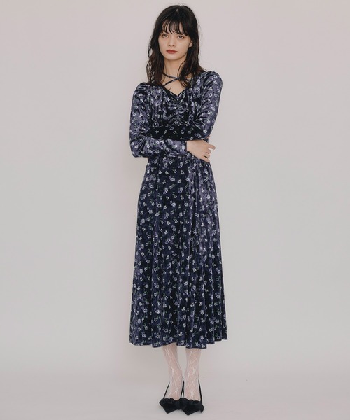 REDYAZEL（レディアゼル）の「クロスリボンフラワーベロアロングワンピース（ワンピース・レディース・ネイビー/ベージュ/ブラウン・FREE）」の7枚目の写真