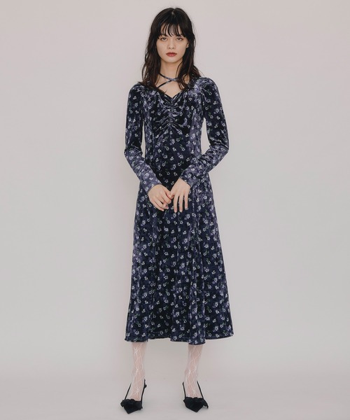 REDYAZEL（レディアゼル）の「クロスリボンフラワーベロアロングワンピース（ワンピース・レディース・ネイビー/ベージュ/ブラウン・FREE）」の8枚目の写真