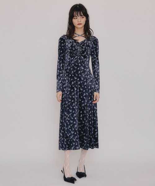 REDYAZEL（レディアゼル）の「クロスリボンフラワーベロアロングワンピース（ワンピース・レディース・ネイビー/ベージュ/ブラウン・FREE）」の9枚目の写真