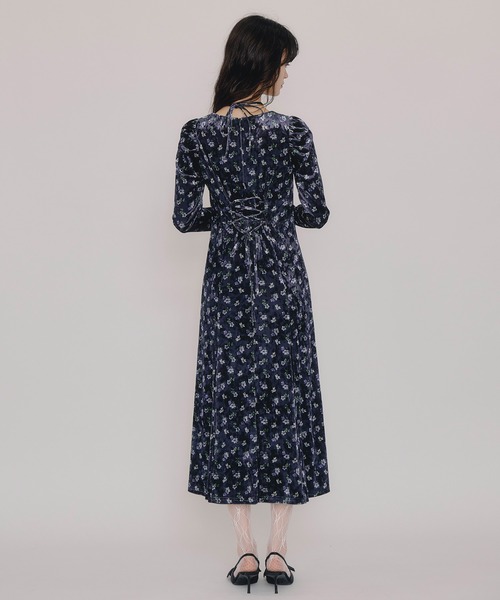 REDYAZEL（レディアゼル）の「クロスリボンフラワーベロアロングワンピース（ワンピース・レディース・ネイビー/ベージュ/ブラウン・FREE）」の11枚目の写真