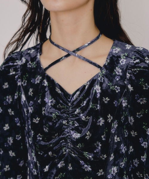 REDYAZEL（レディアゼル）の「クロスリボンフラワーベロアロングワンピース（ワンピース・レディース・ネイビー/ベージュ/ブラウン・FREE）」の12枚目の写真