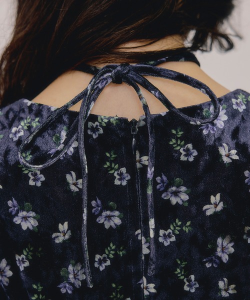 REDYAZEL（レディアゼル）の「クロスリボンフラワーベロアロングワンピース（ワンピース・レディース・ネイビー/ベージュ/ブラウン・FREE）」の13枚目の写真