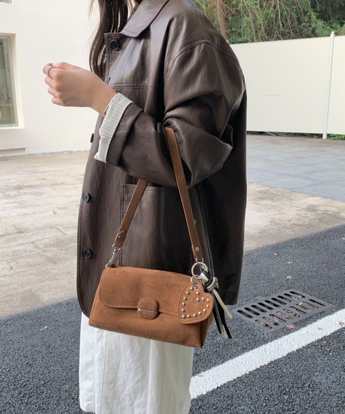 LETee(レティー)の「ハートチャーム付きスウェードハンドバック(ハンドバッグ・レディース・キャメル/ブラウン/ベージュ/カーキ・FREE)」の6枚目の写真