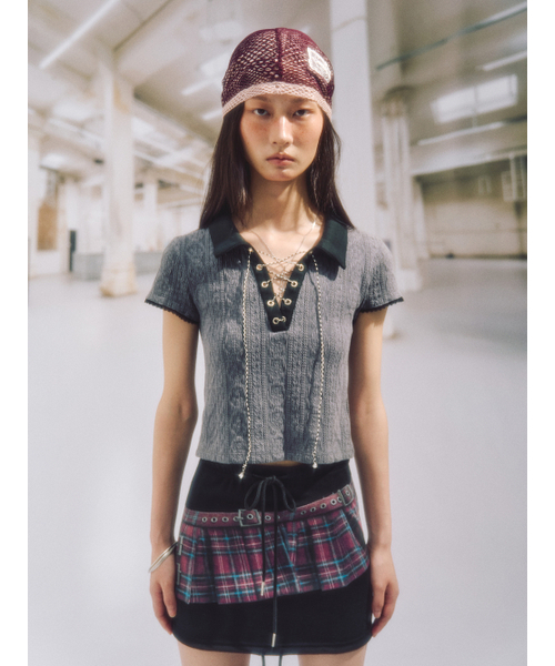 MELIN EYELET JACQUARD KNIT TOP_CHARCOAL（ポロシャツ）｜SOMSOC