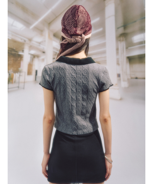 MELIN EYELET JACQUARD KNIT TOP_CHARCOAL（ポロシャツ）｜SOMSOC