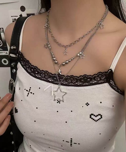 Revo.(レボ)の「Y2K スターモチーフ レイヤード 3連 チェーンネックレス(ネックレス・レディース・シルバー・FREE)」の8枚目の写真