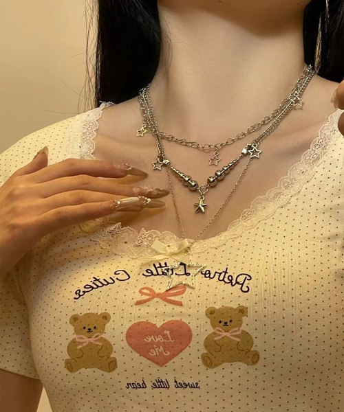 Revo.(レボ)の「Y2K スターモチーフ レイヤード 3連 チェーンネックレス(ネックレス・レディース・シルバー・FREE)」の7枚目の写真