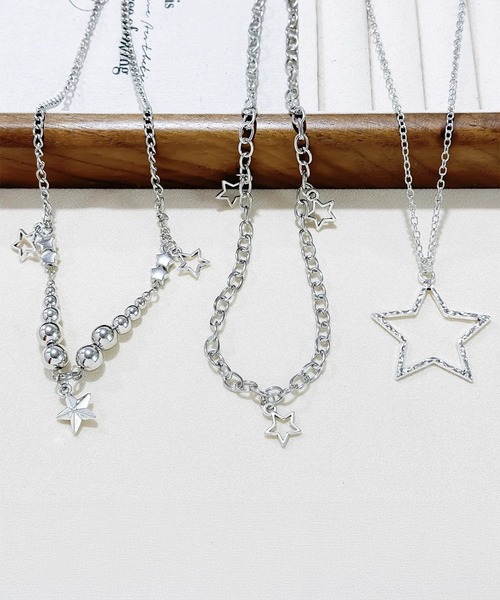 Revo.(レボ)の「Y2K スターモチーフ レイヤード 3連 チェーンネックレス(ネックレス・レディース・シルバー・FREE)」の5枚目の写真