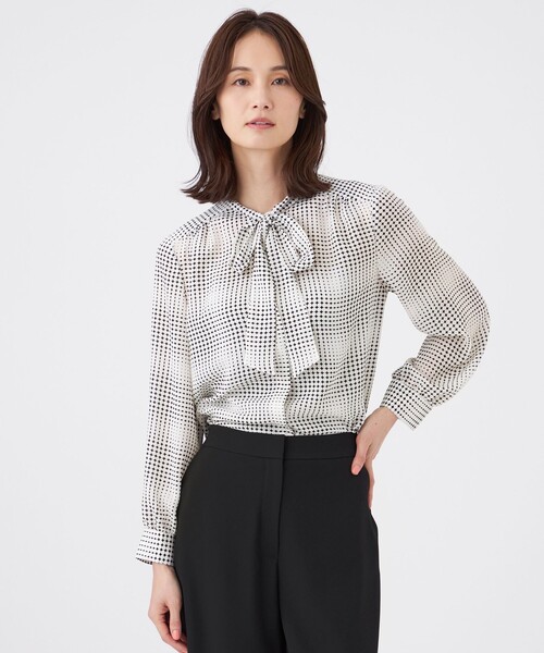 TRANS WORK(トランスワーク)の「【ウォッシャブル】ノルディスドットブラウス(シャツ/ブラウス・レディース・オフホワイト/ブラック・38/40)」の2枚目の写真