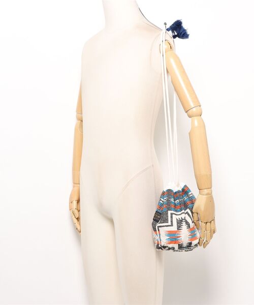 PENDLETON（ペンドルトン）の「【PENDLTON:ペンドルトン】PWM JQ Draw Pouch Chacoal/巾着バッグ（ハンドバッグ・レディース・ネイビー・FREE）」の2枚目の写真