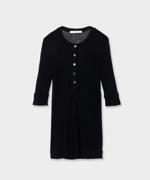CINOH（チノ）の「SLIM SHEER HENLEY TOP（Tシャツ/カットソー・レディース・ブラック/ブルー/ホワイト・38）」の5枚目の写真