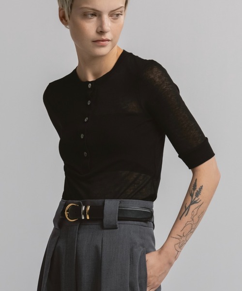 CINOH（チノ）の「SLIM SHEER HENLEY TOP（Tシャツ/カットソー・レディース・ブラック/ブルー/ホワイト・38）」の4枚目の写真