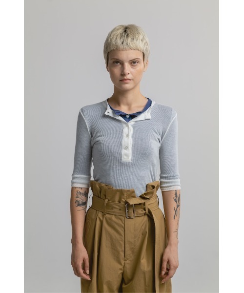 CINOH（チノ）の「SLIM SHEER HENLEY TOP（Tシャツ/カットソー・レディース・ブラック/ブルー/ホワイト・38）」の11枚目の写真