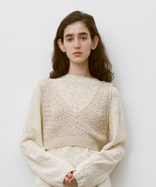 UNFIL（アンフィル）の「UNFIL アンフィル / double honeycomb mesh-knit cropped vest ダブルハニカムメッシュニットクロップドベスト / WXSP-UW114（ベスト・レディース・オフホワイト/サンドベージュ・1）」の2枚目の写真