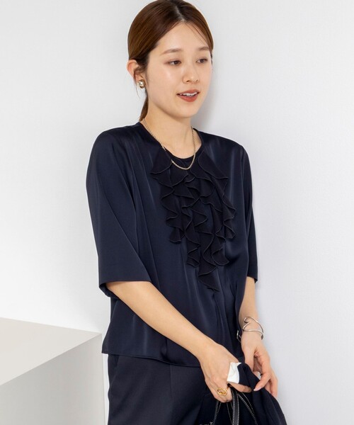 NOLLEY’S(ノーリーズ)の「ウォッシャブルオトナサテンラッフルブラウス(シャツ/ブラウス・レディース・ホワイト/ダークネイビー・38/36)」の13枚目の写真