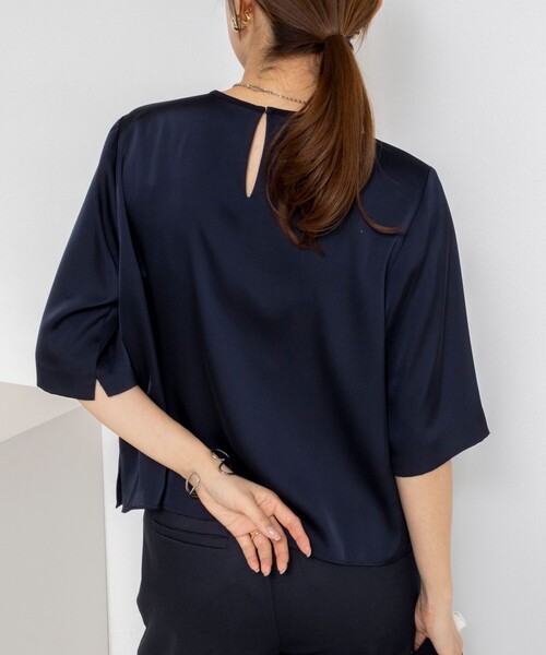 NOLLEY’S(ノーリーズ)の「ウォッシャブルオトナサテンラッフルブラウス(シャツ/ブラウス・レディース・ホワイト/ダークネイビー・38/36)」の14枚目の写真