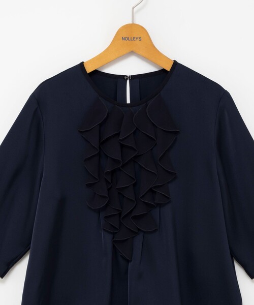 NOLLEY’S(ノーリーズ)の「ウォッシャブルオトナサテンラッフルブラウス(シャツ/ブラウス・レディース・ホワイト/ダークネイビー・38/36)」の17枚目の写真