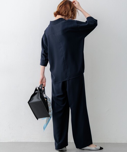 23区 L(ニジュウサンクオオキイサイズ)の「ストレッチジョーゼット スキッパー ブラウス(シャツ/ブラウス・レディース・ネイビー系/ダークブラウン系/ブラック系・44/46)」の7枚目の写真