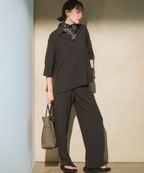23区 L(ニジュウサンクオオキイサイズ)の「ストレッチジョーゼット スキッパー ブラウス(シャツ/ブラウス・レディース・ネイビー系/ダークブラウン系/ブラック系・44/46)」の8枚目の写真