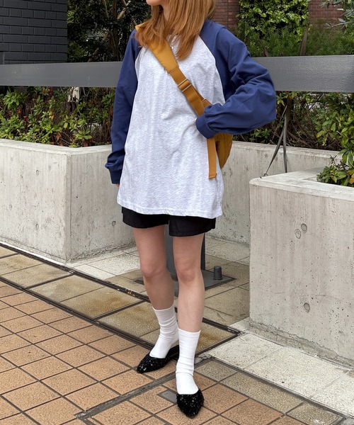 ISOOK(アイスー)の「【ISOOK / アイスー】オーバーサイズラグランTシャツ / ラグランスリーブ シンプルTシャツ ビッグシルエット ロンT 長袖 ルーズ 春トップス 春服 ZOZOTOWN限定(Tシャツ/カットソー・レディース・ネイビー/レッド/ブラック・FREE)」の8枚目の写真