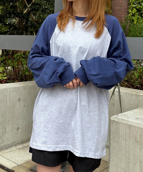 ISOOK(アイスー)の「【ISOOK / アイスー】オーバーサイズラグランTシャツ / ラグランスリーブ シンプルTシャツ ビッグシルエット ロンT 長袖 ルーズ 春トップス 春服 ZOZOTOWN限定(Tシャツ/カットソー・レディース・ネイビー/レッド/ブラック・FREE)」の4枚目の写真