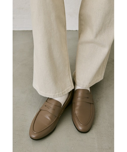 un/neu（アンノイ）の「ベーシックコインローファー / シンプルローファー（ローファー・レディース・カーキ/ブラウン・SMALL/MEDIUM）」の2枚目の写真