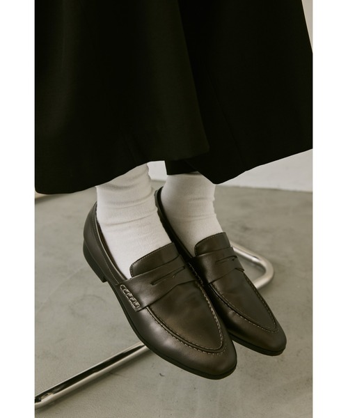 un/neu(アンノイ)の「ベーシックコインローファー / シンプルローファー(ローファー・レディース・カーキ/ブラウン・SMALL/MEDIUM/LARGE)」の4枚目の写真