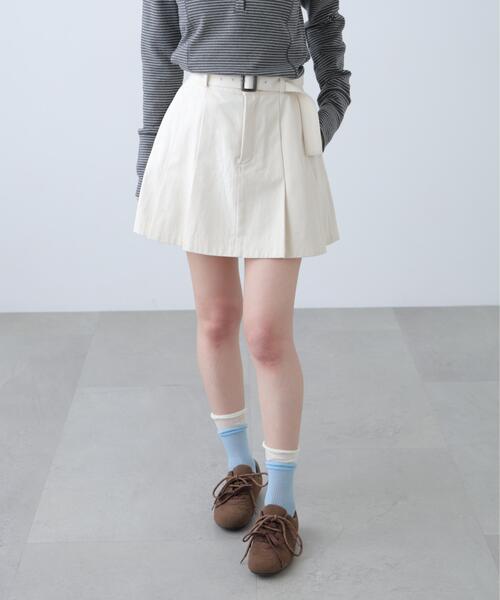 FREE'S MART(フリーズマート)の「◆〈セットアップ対応〉ベルト付きプリーツミニスカート(スカート・レディース・ベージュ/ホワイト・MEDIUM/SMALL)」の4枚目の写真