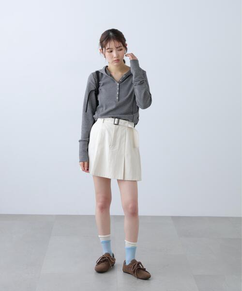 FREE'S MART(フリーズマート)の「◆〈セットアップ対応〉ベルト付きプリーツミニスカート(スカート・レディース・ベージュ/ホワイト・MEDIUM/SMALL)」の9枚目の写真