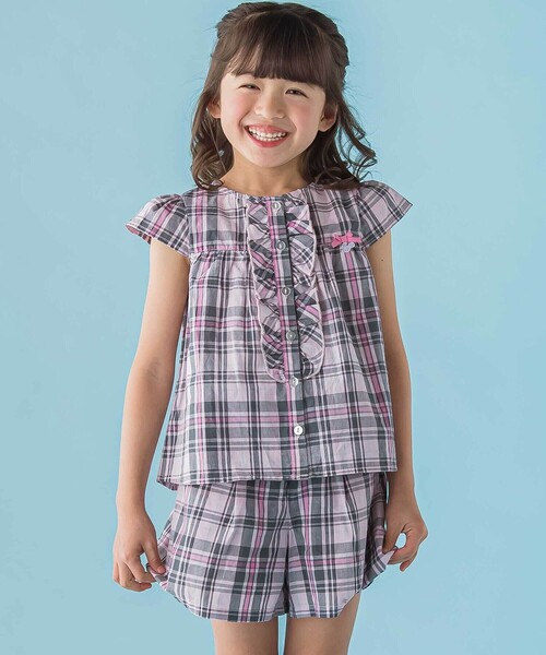 BeBe Petits Pois Vert（ベベプチポワヴェール）の「【店舗限定】チェックブラウス＋ショートパンツセットアップ(95～150㎝)（セットアップ・キッズ・ピンク系その他/ブルー系その他2・110cm/150cm/130cm/140cm/120cm/95cm/100cm）」の2枚目の写真