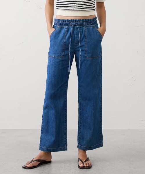 BANANA REPUBLIC FACTORY STORE（バナナリパブリック ファクトリーストア）の「BANANA REPUBLIC FACTORY STORE　　ミッドライズ リラックスストレート サマーウェイト プルオンジーンズ（デニムパンツ・レディース・ライトインディゴブルー/インディゴブルー・XS/M/L/S）」の2枚目の写真