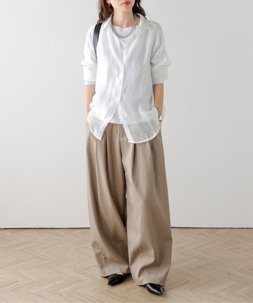 La-gemme(ラジェム)の「バックスリットシアーシャツ(シャツ/ブラウス・レディース・ベージュ/ホワイト/ブラック・フリー)」の4枚目の写真