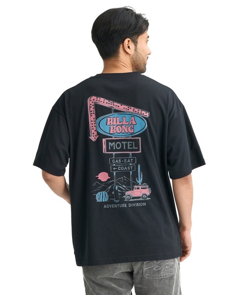 BILLABONG(ビラボン)の「BILLABONG メンズ MOTEL SIGN Tシャツ 【2026年春夏モデル】(Tシャツ/カットソー・メンズ・ホワイト/ブラック/カーキ・MEDIUM/LARGE/X-LARGE)」の1枚目の写真