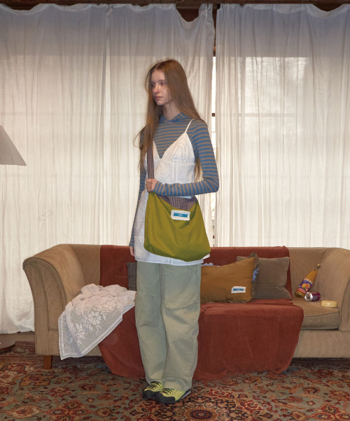 MAISON CREME(メゾンクレム)の「Check Frill reversible bag_Grape purple(メッセンジャーバッグ・レディース・その他・FREE)」の5枚目の写真