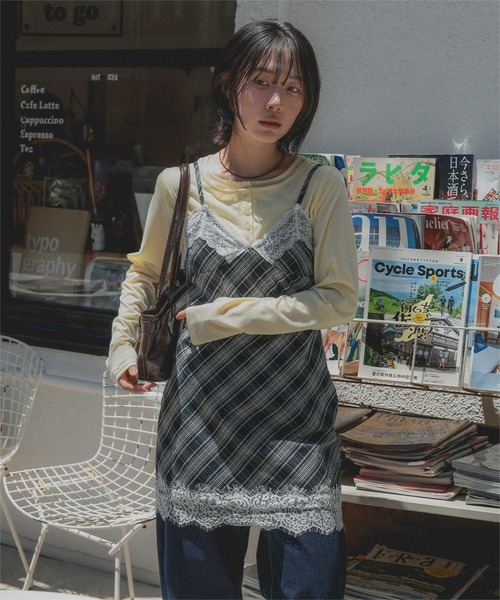 miette(ミエット)の「レース付きキャミソールミニ丈ワンピース(ワンピース・レディース・ブラック/ブラウン/オフホワイト/ネイビー・FREE)」の4枚目の写真