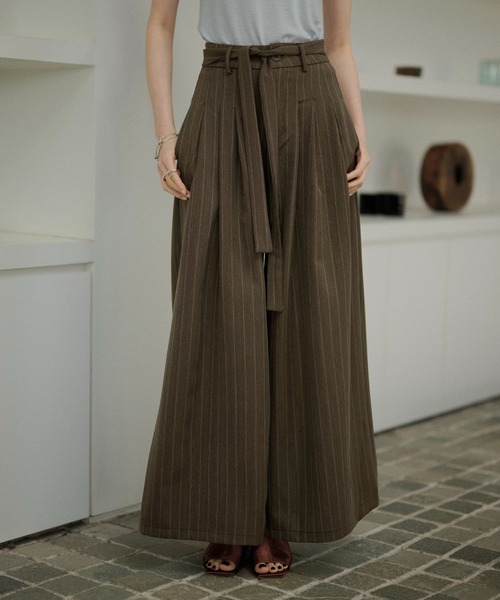LAULEN(ローレン)の「tuck stripe wide pants /タックストライプワイドパンツ(スラックス・レディース・アイボリー/ブラウン/チャコールグレー・S/M)」の3枚目の写真